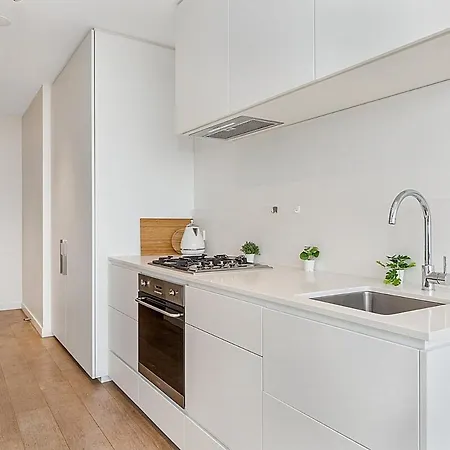 Sunshine Cbd Apt With Stunning Views Plus Pool Melbourne Exterior photo
