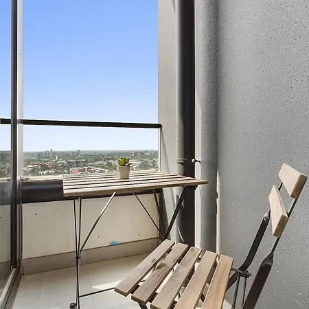 Sunshine Cbd Apt With Stunning Views Plus Pool Melbourne Exterior photo