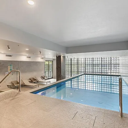 Sunshine Cbd Apt With Stunning Views Plus Pool Melbourne Exterior photo