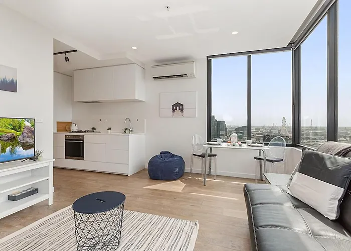 Sunshine Cbd Apt With Stunning Views Plus Pool